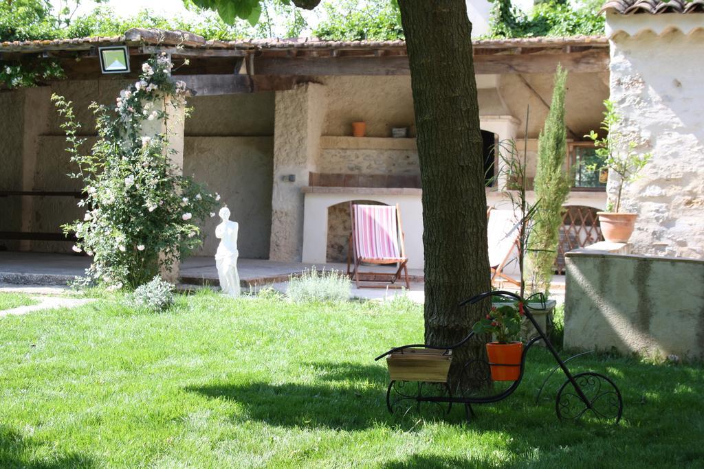 L'Abri Du Poete Panzió Besse-sur-Issole Kültér fotó