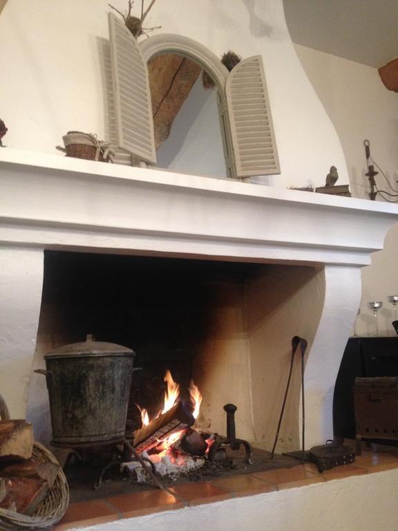 L'Abri Du Poete Panzió Besse-sur-Issole Kültér fotó